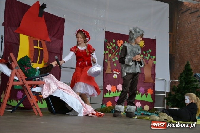 Zdjęcie w galerii na portalu naszraciborz.pl: Piknik z ułanami na zamkowym dziedzińcu  wiadomości z regionu