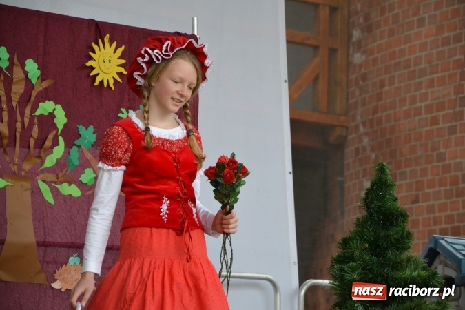 Zdjęcie w galerii na portalu naszraciborz.pl: Piknik z ułanami na zamkowym dziedzińcu  wiadomości z regionu