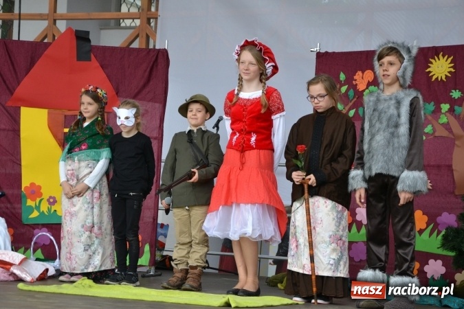 Zdjęcie w galerii na portalu naszraciborz.pl: Piknik z ułanami na zamkowym dziedzińcu  wiadomości z regionu