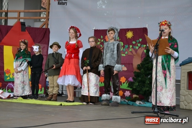 Zdjęcie w galerii na portalu naszraciborz.pl: Piknik z ułanami na zamkowym dziedzińcu  wiadomości z regionu