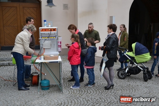 Zdjęcie w galerii na portalu naszraciborz.pl: Piknik z ułanami na zamkowym dziedzińcu  wiadomości z regionu