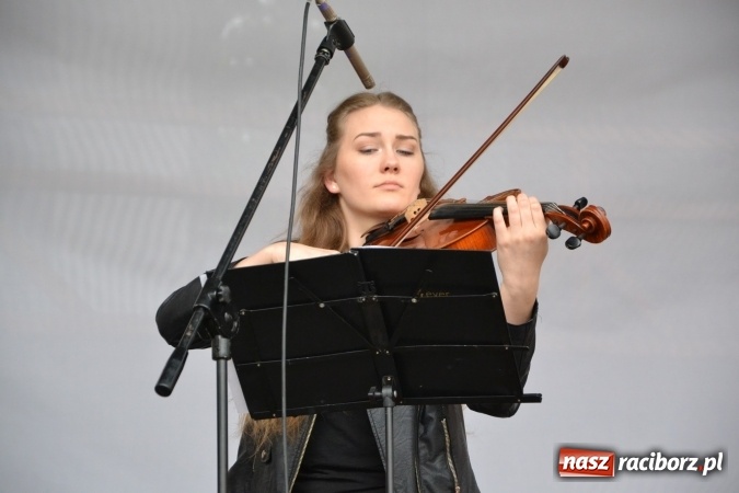 Zdjęcie w galerii na portalu naszraciborz.pl: Piknik z ułanami na zamkowym dziedzińcu  wiadomości z regionu