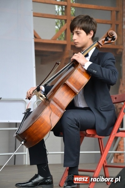 Zdjęcie w galerii na portalu naszraciborz.pl: Piknik z ułanami na zamkowym dziedzińcu  wiadomości z regionu