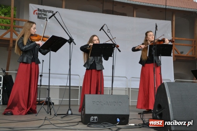 Zdjęcie w galerii na portalu naszraciborz.pl: Piknik z ułanami na zamkowym dziedzińcu  wiadomości z regionu