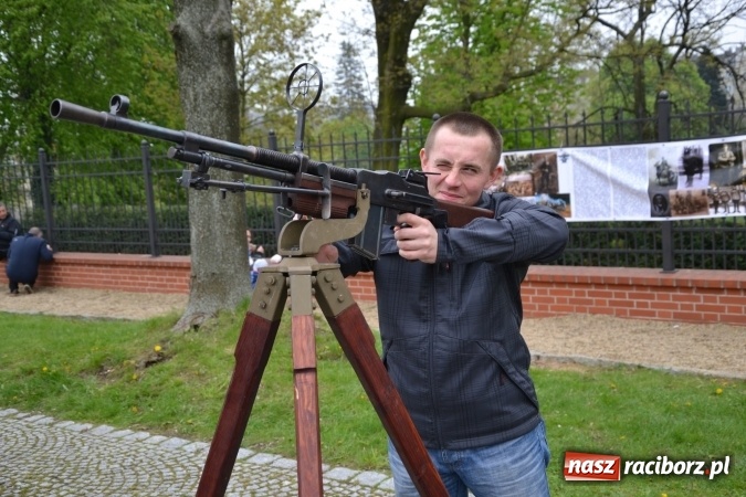 Zdjęcie w galerii na portalu naszraciborz.pl: Piknik z ułanami na zamkowym dziedzińcu  wiadomości z regionu