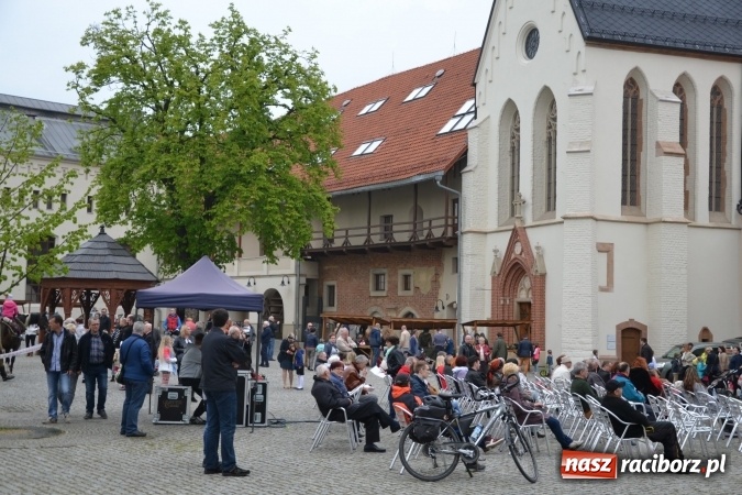Zdjęcie w galerii na portalu naszraciborz.pl: Piknik z ułanami na zamkowym dziedzińcu  wiadomości z regionu