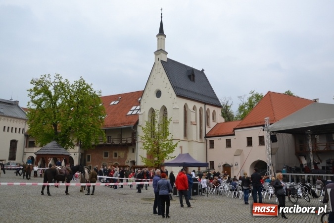 Zdjęcie w galerii na portalu naszraciborz.pl: Piknik z ułanami na zamkowym dziedzińcu  wiadomości z regionu