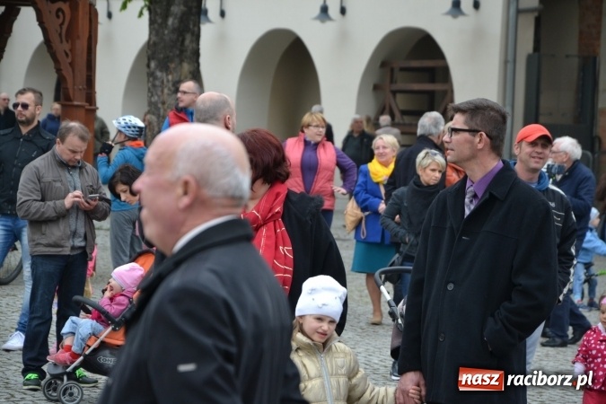 Zdjęcie w galerii na portalu naszraciborz.pl: Piknik z ułanami na zamkowym dziedzińcu  wiadomości z regionu