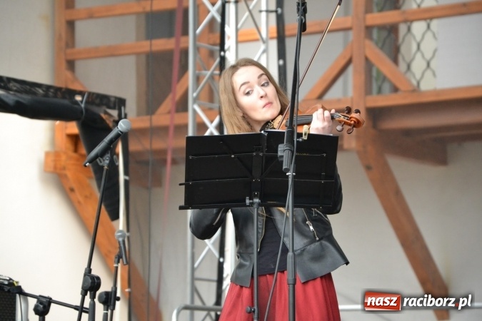 Zdjęcie w galerii na portalu naszraciborz.pl: Piknik z ułanami na zamkowym dziedzińcu  wiadomości z regionu