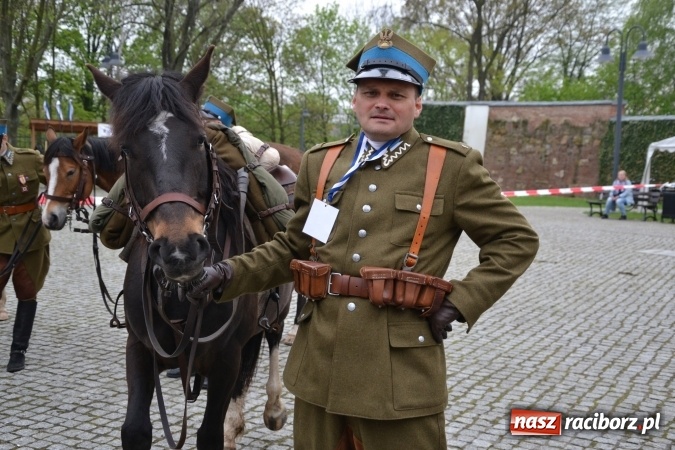 Zdjęcie w galerii na portalu naszraciborz.pl: Piknik z ułanami na zamkowym dziedzińcu  wiadomości z regionu