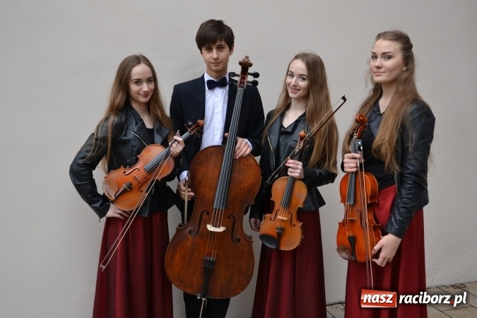 Zdjęcie w galerii na portalu naszraciborz.pl: Piknik z ułanami na zamkowym dziedzińcu  wiadomości z regionu