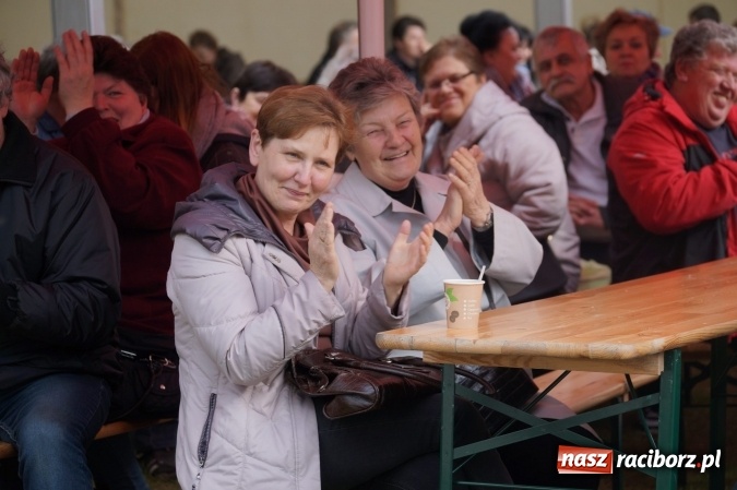 Zdjęcie w galerii na portalu naszraciborz.pl: Muzyką biesiadną rozpoczął się trzeci dzień majówki w Nędzy  wiadomości z regionu