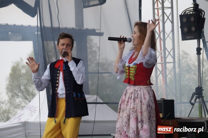 Zdjęcie w galerii na portalu naszraciborz.pl: Muzyką biesiadną rozpoczął się trzeci dzień majówki w Nędzy  wiadomości z regionu