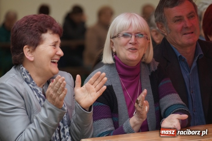 Zdjęcie w galerii na portalu naszraciborz.pl: Muzyką biesiadną rozpoczął się trzeci dzień majówki w Nędzy  wiadomości z regionu