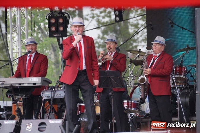 Zdjęcie w galerii na portalu naszraciborz.pl: Muzyką biesiadną rozpoczął się trzeci dzień majówki w Nędzy  wiadomości z regionu