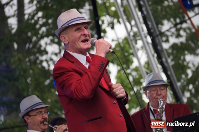 Zdjęcie w galerii na portalu naszraciborz.pl: Muzyką biesiadną rozpoczął się trzeci dzień majówki w Nędzy  wiadomości z regionu
