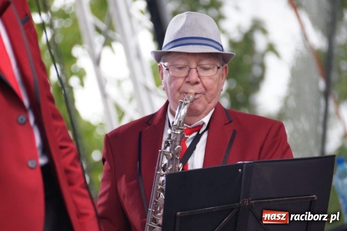 Zdjęcie w galerii na portalu naszraciborz.pl: Muzyką biesiadną rozpoczął się trzeci dzień majówki w Nędzy  wiadomości z regionu
