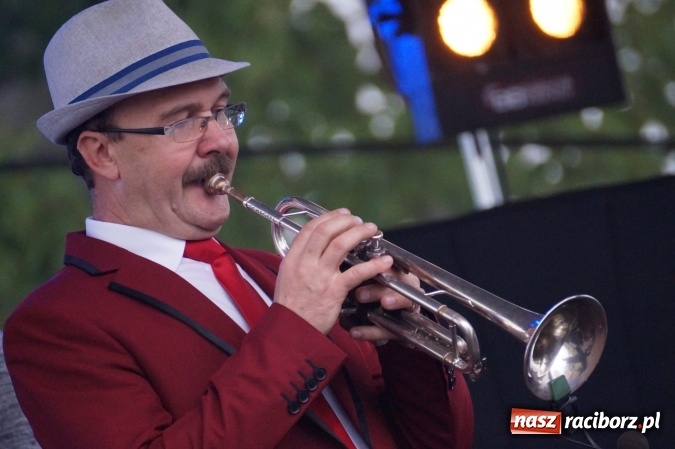 Zdjęcie w galerii na portalu naszraciborz.pl: Muzyką biesiadną rozpoczął się trzeci dzień majówki w Nędzy  wiadomości z regionu