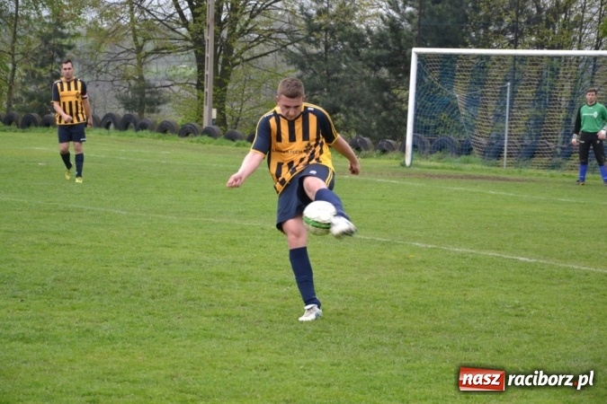 Zdjęcie w galerii na portalu naszraciborz.pl: Lider z Gaszowic nie sprostał gościom z Jankowic  wiadomości z regionu