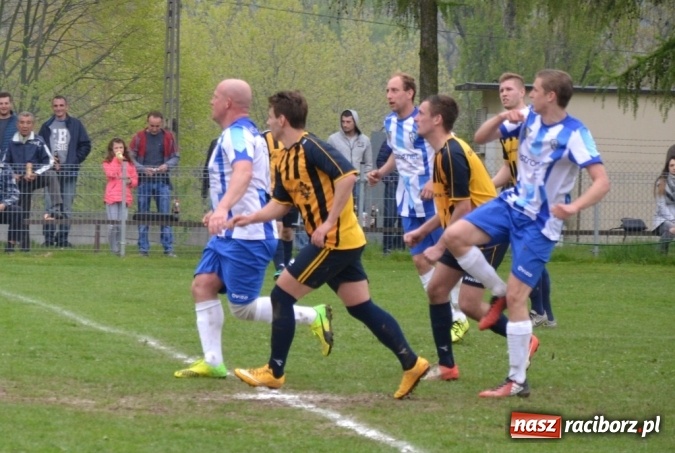 Zdjęcie w galerii na portalu naszraciborz.pl: Lider z Gaszowic nie sprostał gościom z Jankowic  wiadomości z regionu