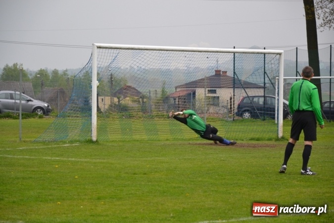 Zdjęcie w galerii na portalu naszraciborz.pl: Lider z Gaszowic nie sprostał gościom z Jankowic  wiadomości z regionu