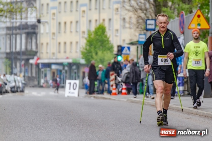 Zdjęcie w galerii na portalu naszraciborz.pl: Z kijkami przez siedem kilometrów po Raciborzu  wiadomości z regionu