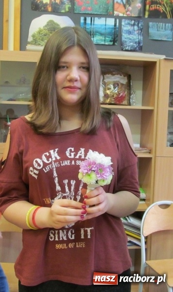 Zdjęcie w galerii na portalu naszraciborz.pl: Za oknem śnieg, a u nas wiosennie i kolorowo – Dzień Ziemi w Gimnazjum nr 5  wiadomości z regionu