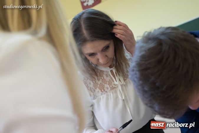 Zdjęcie w galerii na portalu naszraciborz.pl: Matura w Kasprowiczu. W I LO dobre nastroje  wiadomości z regionu