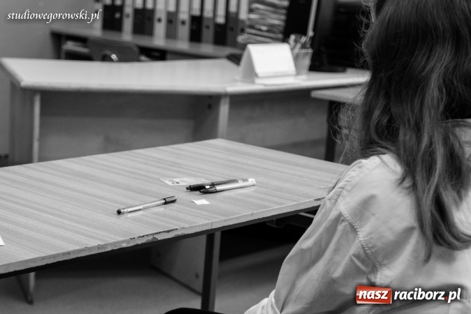 Zdjęcie w galerii na portalu naszraciborz.pl: Matura w Kasprowiczu. W I LO dobre nastroje  wiadomości z regionu