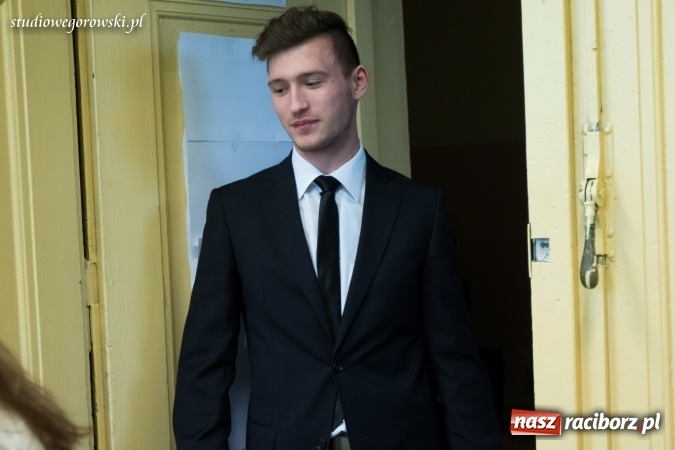 Zdjęcie w galerii na portalu naszraciborz.pl: Matura w Kasprowiczu. W I LO dobre nastroje  wiadomości z regionu