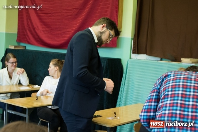 Zdjęcie w galerii na portalu naszraciborz.pl: Matura w Kasprowiczu. W I LO dobre nastroje  wiadomości z regionu