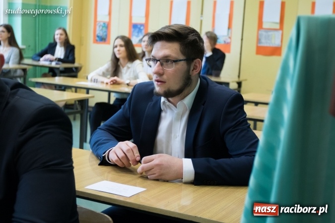 Zdjęcie w galerii na portalu naszraciborz.pl: Matura w Kasprowiczu. W I LO dobre nastroje  wiadomości z regionu