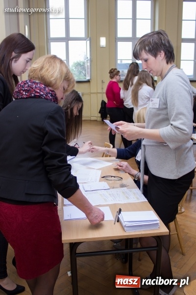 Zdjęcie w galerii na portalu naszraciborz.pl: W raciborskim Ekonomiku pełna koncentracja  wiadomości z regionu