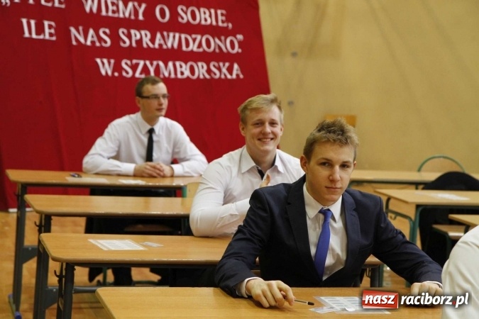 Zdjęcie w galerii na portalu naszraciborz.pl: Pierwszy dzień matury w raciborskiej ZSOMS wiadomości z regionu