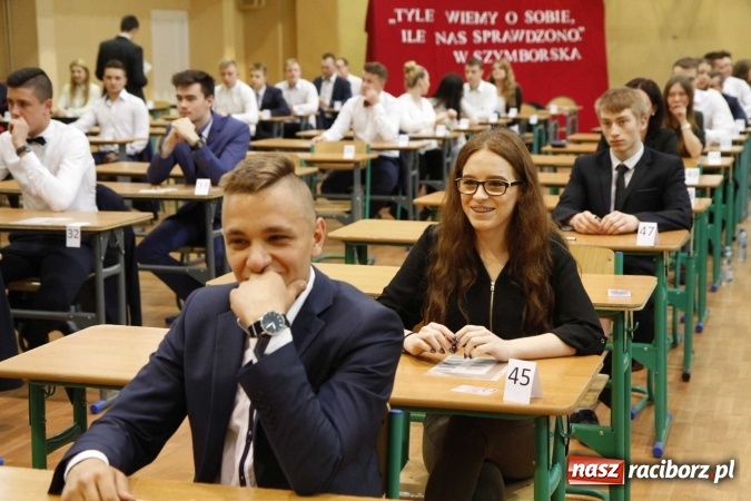 Zdjęcie w galerii na portalu naszraciborz.pl: Pierwszy dzień matury w raciborskiej ZSOMS wiadomości z regionu