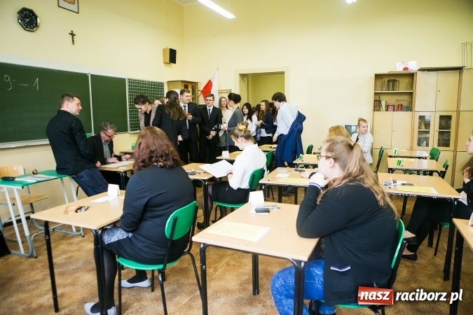 Zdjęcie w galerii na portalu naszraciborz.pl: Tuż przed maturą z matematyki w CKZiU nr 1 wiadomości z regionu
