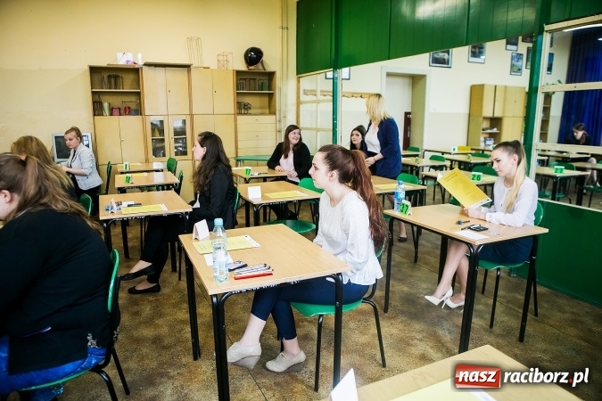 Zdjęcie w galerii na portalu naszraciborz.pl: Tuż przed maturą z matematyki w CKZiU nr 1 wiadomości z regionu