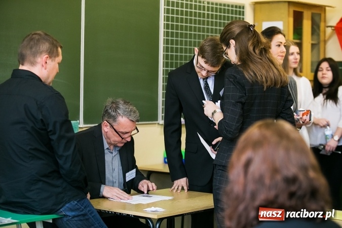 Zdjęcie w galerii na portalu naszraciborz.pl: Tuż przed maturą z matematyki w CKZiU nr 1 wiadomości z regionu
