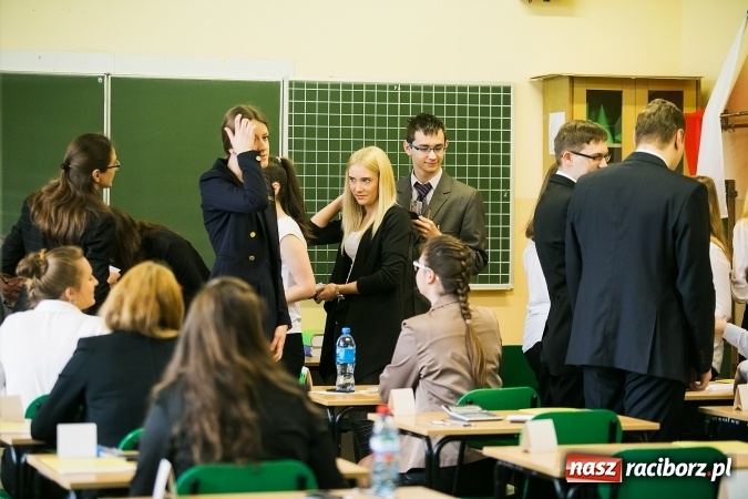 Zdjęcie w galerii na portalu naszraciborz.pl: Tuż przed maturą z matematyki w CKZiU nr 1 wiadomości z regionu