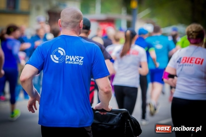 Zdjęcie w galerii na portalu naszraciborz.pl: Studenci i wykładowcy PWSZ w Raciborzu uczestnikami X Biegu bez Granic wiadomości z regionu