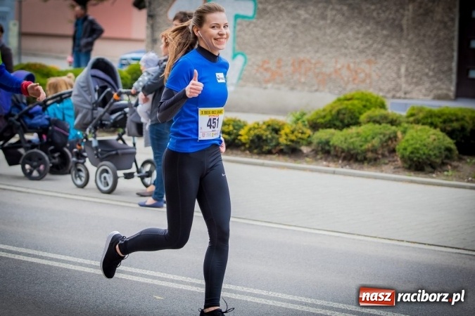 Zdjęcie w galerii na portalu naszraciborz.pl: Studenci i wykładowcy PWSZ w Raciborzu uczestnikami X Biegu bez Granic wiadomości z regionu