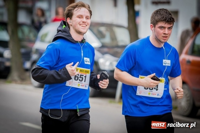 Zdjęcie w galerii na portalu naszraciborz.pl: Studenci i wykładowcy PWSZ w Raciborzu uczestnikami X Biegu bez Granic wiadomości z regionu