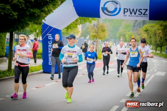 Zdjęcie w galerii na portalu naszraciborz.pl: Studenci i wykładowcy PWSZ w Raciborzu uczestnikami X Biegu bez Granic wiadomości z regionu