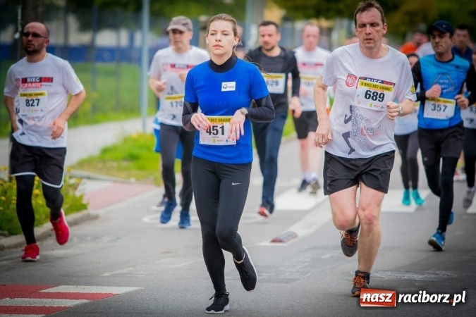 Zdjęcie w galerii na portalu naszraciborz.pl: Studenci i wykładowcy PWSZ w Raciborzu uczestnikami X Biegu bez Granic wiadomości z regionu