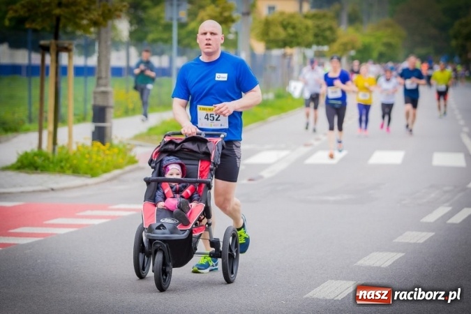 Zdjęcie w galerii na portalu naszraciborz.pl: Studenci i wykładowcy PWSZ w Raciborzu uczestnikami X Biegu bez Granic wiadomości z regionu