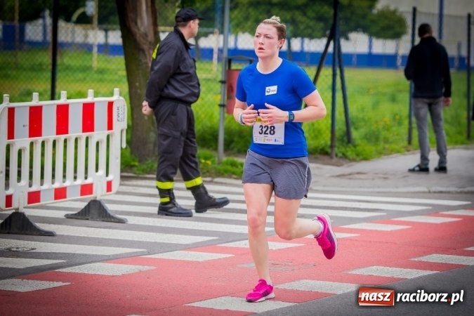 Zdjęcie w galerii na portalu naszraciborz.pl: Studenci i wykładowcy PWSZ w Raciborzu uczestnikami X Biegu bez Granic wiadomości z regionu