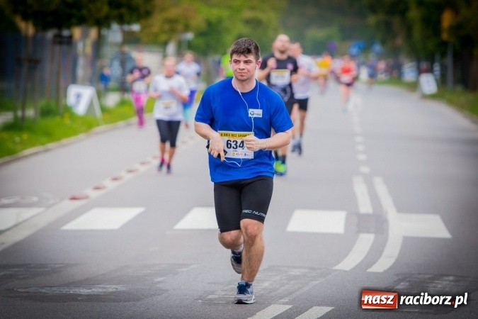 Zdjęcie w galerii na portalu naszraciborz.pl: Studenci i wykładowcy PWSZ w Raciborzu uczestnikami X Biegu bez Granic wiadomości z regionu