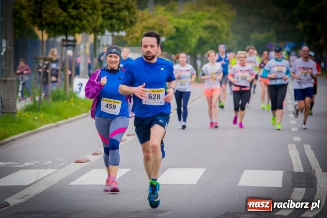 Zdjęcie w galerii na portalu naszraciborz.pl: Studenci i wykładowcy PWSZ w Raciborzu uczestnikami X Biegu bez Granic wiadomości z regionu