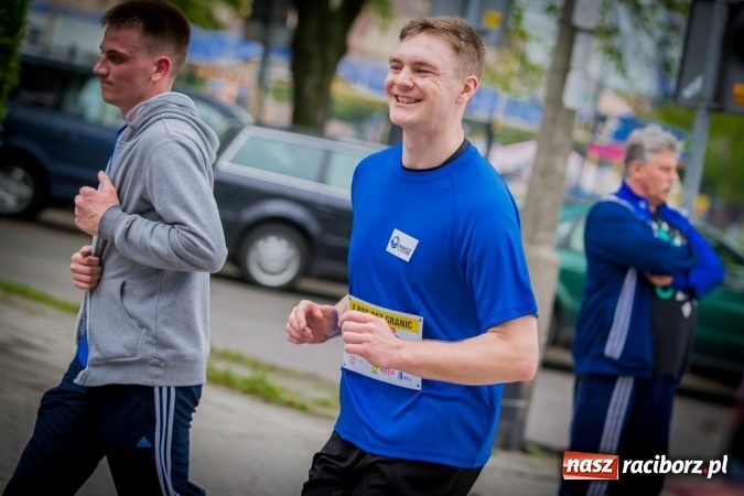 Zdjęcie w galerii na portalu naszraciborz.pl: Studenci i wykładowcy PWSZ w Raciborzu uczestnikami X Biegu bez Granic wiadomości z regionu