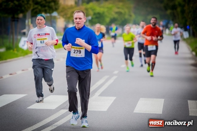 Zdjęcie w galerii na portalu naszraciborz.pl: Studenci i wykładowcy PWSZ w Raciborzu uczestnikami X Biegu bez Granic wiadomości z regionu